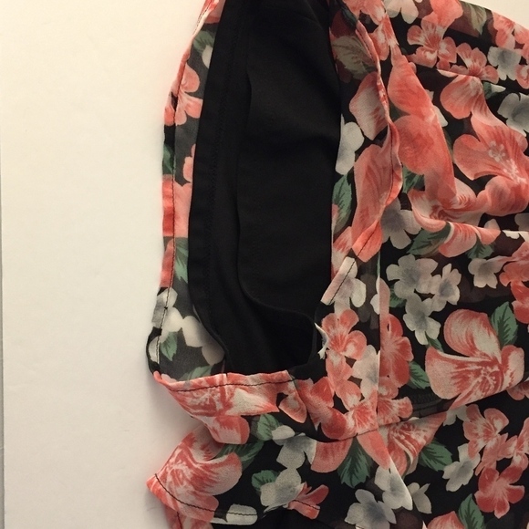 Forever 21 Romper Sz Med Floral Print Ruffle Straps Elastic Waist Lined Pockets - Picture 7 of 8